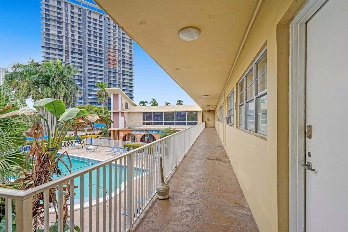 Hallandale Holiday Retreat Hollywood Boardwalk Hallandale Beach Exterior photo